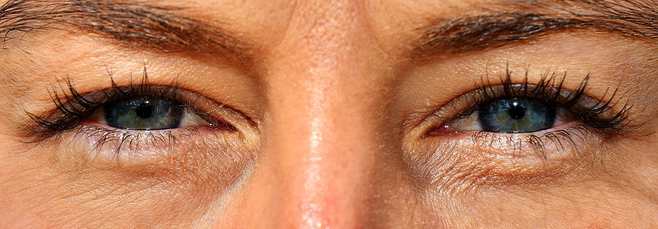 Tout savoir sur le lifting des yeux